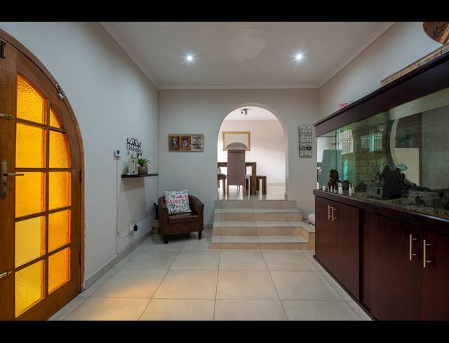 3 BEDROOM FREEHOLD SOLD IN MULBARTON